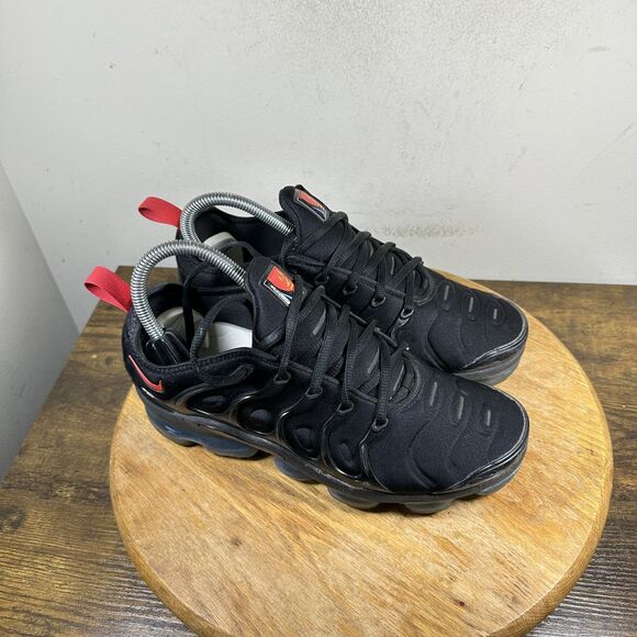 Nike Air Vapormax Plus Shoes Mens Size 8 Black Red DQ7626-001 Running Sneakers